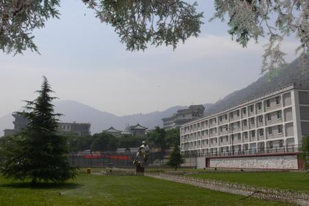 西北民族大学校园图片_大学图片2