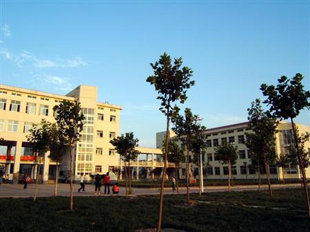 山东工业职业学院校园图片_大学图片2